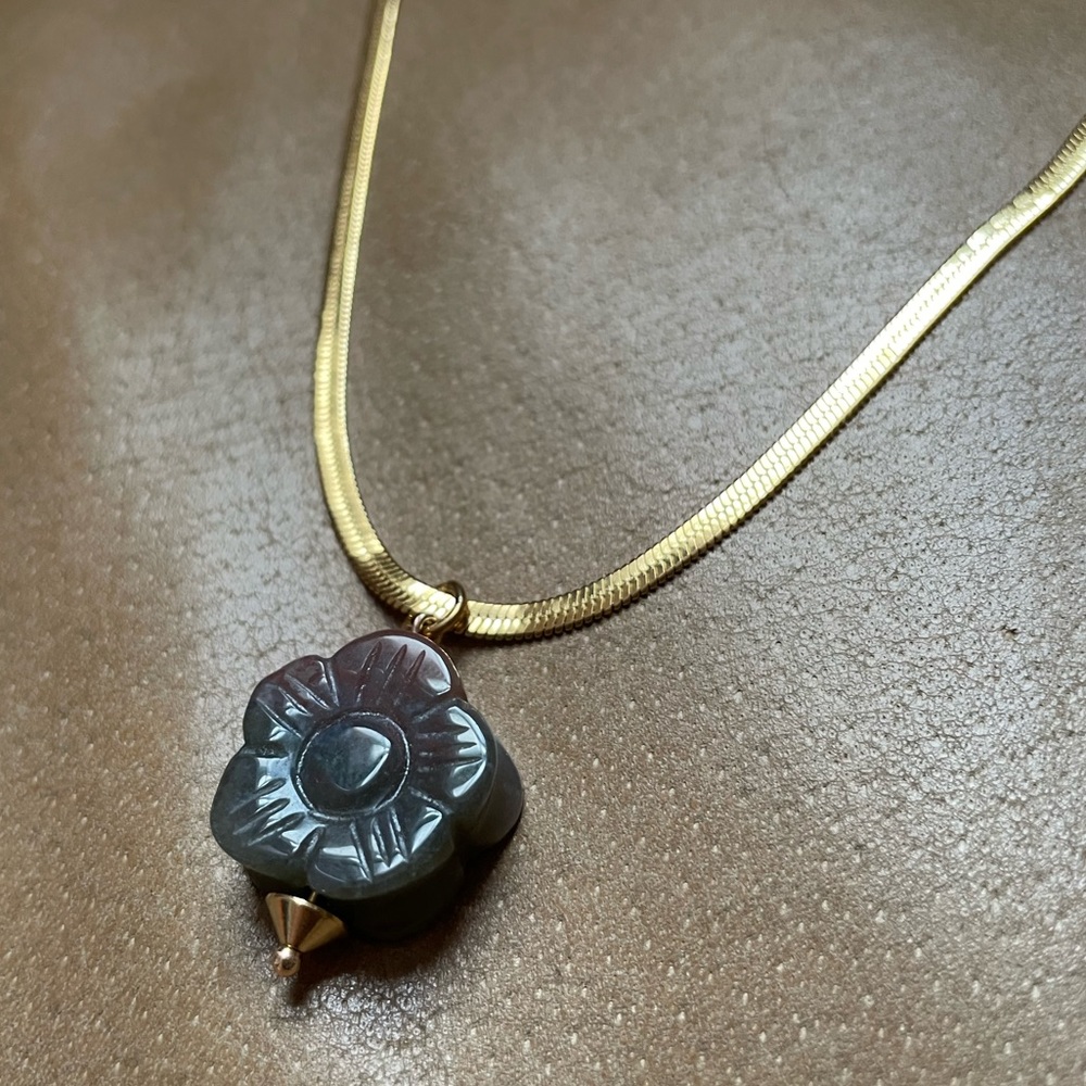 Semiprecious stone flower carved pendant gold plated chain floral boho